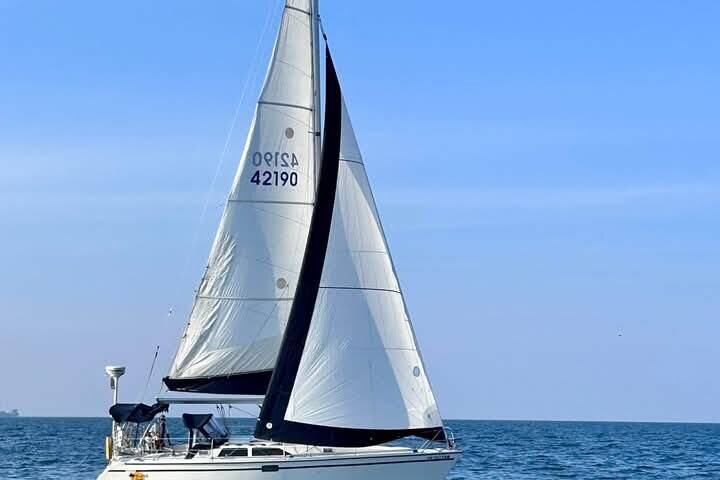 2 Hour Sailing Adventure in Lake Michigan (up to 6 people) - Photo 1 of 10
